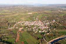 Vue aérienne de Brtonigla dans le département Gespanschaft Istrien, Croatie