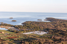 Vue d'oiseau de Stancija Valkanela dans le département Gespanschaft Istrien, Croatie