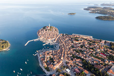 Rovinj dans le département Gespanschaft Istrien, Croatie vu d'un drone
