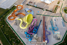 Vue aérienne de Toboggans aquatiques et piscines au centre de loisirs Aquacolors Poreč à Porec en Istrie - Istrie à Poreč dans le département Gespanschaft Istrien, Croatie