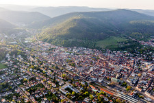 Vue oblique de Neustadt an der Weinstraße dans le département Rhénanie-Palatinat, Allemagne
