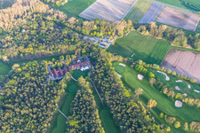 Vue aérienne de Restaurant au Pfalz Golf Club à le quartier Geinsheim in Neustadt an der Weinstraße dans le département Rhénanie-Palatinat, Allemagne