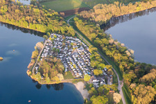 Vue aérienne de Étang de carrière à Lingenfeld dans le département Rhénanie-Palatinat, Allemagne