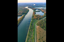 Vue aérienne de Rhin à Leimersheim dans le département Rhénanie-Palatinat, Allemagne