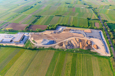Vue aérienne de Décharge du district du Palatinat du Sud, centre de recyclage Nord (près d'Edesheim) à Knöringen dans le département Rhénanie-Palatinat, Allemagne