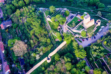 Wachtenburg (ruine du « château de Wachenheim ») à Wachenheim an der Weinstraße dans le département Rhénanie-Palatinat, Allemagne d'en haut