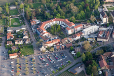 Vue aérienne de Immeuble au parc thermal à Bad Dürkheim dans le département Rhénanie-Palatinat, Allemagne