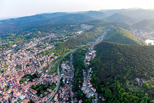 Vue aérienne de De l'ouest à le quartier Grethen in Bad Dürkheim dans le département Rhénanie-Palatinat, Allemagne