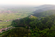 Vue aérienne de Hambach, Château de Hambach à le quartier Diedesfeld in Neustadt an der Weinstraße dans le département Rhénanie-Palatinat, Allemagne