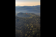 Vue aérienne de Parapentes dans la forêt du Palatinat à Vorderweidenthal dans le département Rhénanie-Palatinat, Allemagne