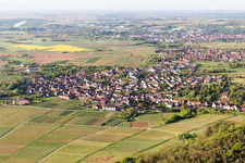 Quartier Rechtenbach in Schweigen-Rechtenbach dans le département Rhénanie-Palatinat, Allemagne du point de vue du drone