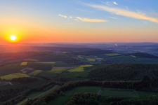 Photographie aérienne de Coucher de soleil dans le Weserbergland à Ottenstein dans le département Basse-Saxe, Allemagne