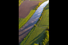 Vue aérienne de Épis sur la Weser à le quartier Stahle in Höxter dans le département Rhénanie du Nord-Westphalie, Allemagne