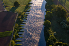 Vue aérienne de Épis sur la Weser à le quartier Stahle in Höxter dans le département Rhénanie du Nord-Westphalie, Allemagne