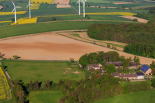 Vue aérienne de Ovelgönne au parc éolien de Kugelberg Hohe à Ottenstein dans le département Basse-Saxe, Allemagne