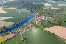 Vue aérienne de Les rives de la Weser à Brevörde dans le département Basse-Saxe, Allemagne