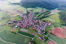 Vue aérienne de Quartier Geusfeld in Rauhenebrach dans le département Bavière, Allemagne
