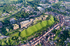 Vue aérienne de Fragments de la citadelle-fortification Citadelle de Bitche à Bitche dans le département Moselle, France