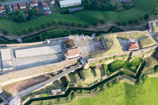 Vue d'oiseau de Citadelle de Bitche à Bitche dans le département Moselle, France