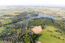 Étang du Marais à Hilsprich dans le département Moselle, France d'en haut