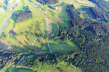 Vue aérienne de Parcours de golf du Golfclub Mudau et Leisure Facilities GmbH à le quartier Untermudau in Mudau dans le département Bade-Wurtemberg, Allemagne