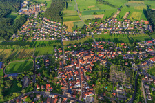 Vue aérienne de Vue d'ensemble du village depuis l'ouest à le quartier Untermudau in Mudau dans le département Bade-Wurtemberg, Allemagne