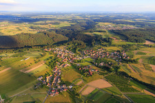 Vue aérienne de Vue d'ensemble du village depuis l'ouest à le quartier Laudenberg in Limbach dans le département Bade-Wurtemberg, Allemagne