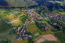 Vue aérienne de Vue d'ensemble du village depuis le nord-ouest à le quartier Laudenberg in Limbach dans le département Bade-Wurtemberg, Allemagne