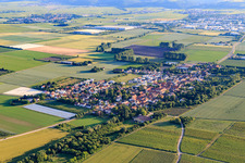 Vue aérienne de Vue de la ville depuis le nord-est à Obersülzen dans le département Rhénanie-Palatinat, Allemagne