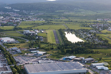 Vue aérienne de Aérodrome à Bad Dürkheim dans le département Rhénanie-Palatinat, Allemagne