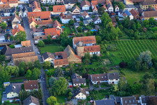 Vue aérienne de Château Friedelsheim avec la congrégation mennonite Friedelsheim Kdö.R à Friedelsheim dans le département Rhénanie-Palatinat, Allemagne