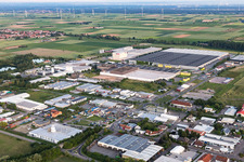 Vue aérienne de Zone industrielle et commerciale à le quartier Offenbach in Offenbach an der Queich dans le département Rhénanie-Palatinat, Allemagne