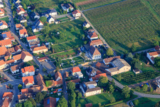 Vue oblique de Château Oberotterbach à Oberotterbach dans le département Rhénanie-Palatinat, Allemagne