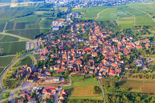 Vue aérienne de Village viticole du nord à le quartier Schweigen in Schweigen-Rechtenbach dans le département Rhénanie-Palatinat, Allemagne