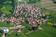 Vue aérienne de Quartier Altenstadt in Wissembourg dans le département Bas Rhin, France