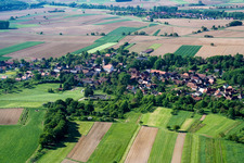 Drachenbronn-Birlenbach dans le département Bas Rhin, France vu d'un drone