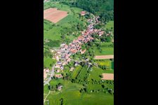 Vue aérienne de Vue sur le village à Gœrsdorf dans le département Bas Rhin, France