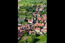 Vue aérienne de Eglise protestante luthérienne Weinbourg à Weinbourg dans le département Bas Rhin, France
