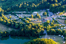 (DK), Møns Klint Resort et Camping à Borre dans le département Sjaelland, Danemark depuis l'avion
