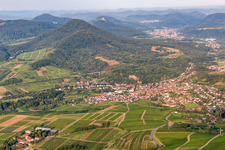 Vue oblique de Albersweiler dans le département Rhénanie-Palatinat, Allemagne