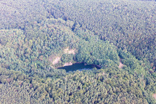 Photographie aérienne de Lac basaltique, ancienne carrière à Wachenheim an der Weinstraße dans le département Rhénanie-Palatinat, Allemagne