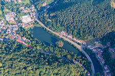 Vue aérienne de Herzogweiher à le quartier Grethen in Bad Dürkheim dans le département Rhénanie-Palatinat, Allemagne