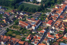 Vue aérienne de École primaire St. Wendelinus Hatzenbühl à Hatzenbühl dans le département Rhénanie-Palatinat, Allemagne