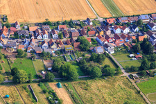 Vue aérienne de Burgweg x Dorfbach à Freckenfeld dans le département Rhénanie-Palatinat, Allemagne