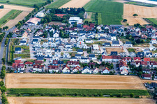 Nouvelle zone de développement sur Römerberg à le quartier Heiligenstein in Römerberg dans le département Rhénanie-Palatinat, Allemagne hors des airs