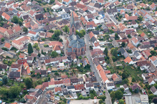 Vue aérienne de Saint-Guy vu de l'ouest à le quartier Rheinsheim in Philippsburg dans le département Bade-Wurtemberg, Allemagne