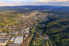 Vue aérienne de Ville sur la Murg vue du nord-est à le quartier Bad Rotenfels in Gaggenau dans le département Bade-Wurtemberg, Allemagne