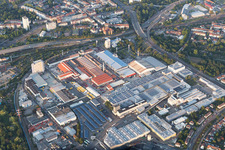 Vue aérienne de Site de l'usine de pneus Michelin à le quartier Grünwinkel in Karlsruhe dans le département Bade-Wurtemberg, Allemagne