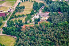 Rülzheim dans le département Rhénanie-Palatinat, Allemagne depuis l'avion