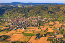 Vue aérienne de Vue de la ville sur la Bergstraße depuis l'ouest à le quartier Leutershausen in Hirschberg an der Bergstraße dans le département Bade-Wurtemberg, Allemagne